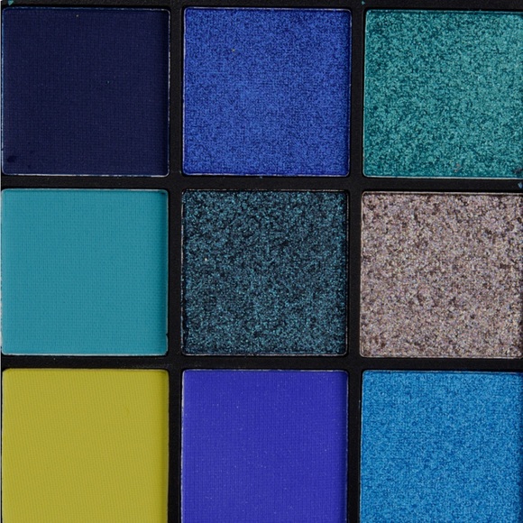 Huda Beauty Obsessions Palette Sapphire - Picture 3 of 3